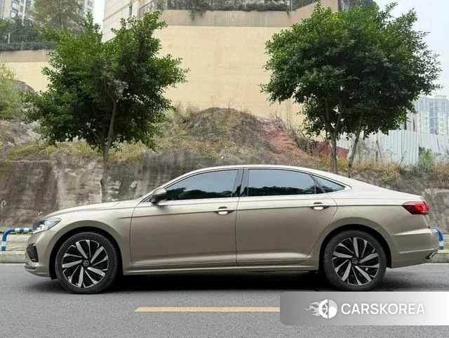Volkswagen Passat id 4260536 из Китая 9