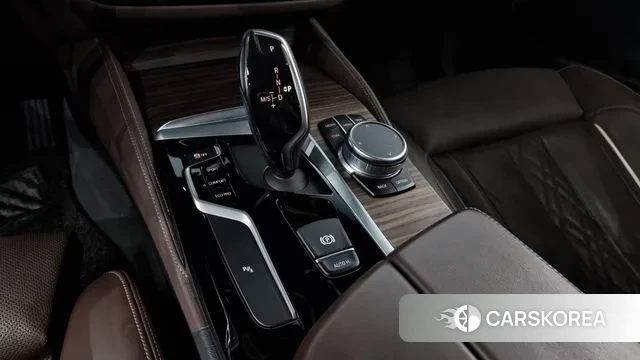 BMW 5 Series (G30) id 3128903 из Кореи 19