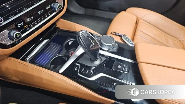 BMW 5 Series (G30) id 3702268 из Кореи 19