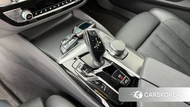 BMW 5 Series (G30) id 3528918 из Кореи 19