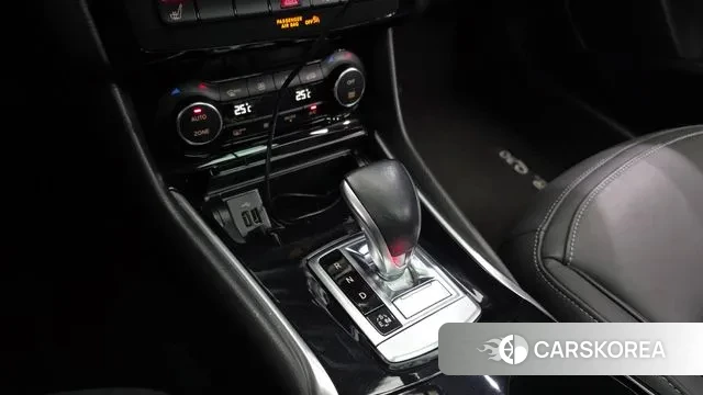 Infiniti Q30 id 3778956 из Кореи 19