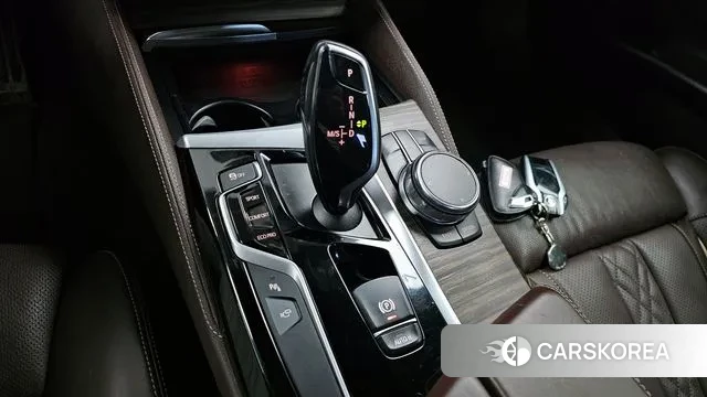 BMW 5 Series (G30) id 3789836 из Кореи 19