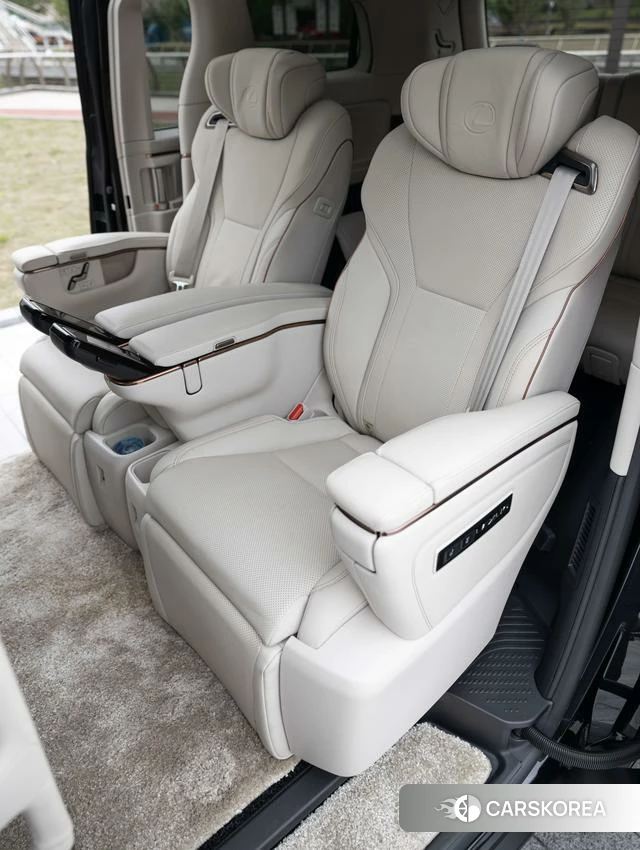 Lexus LM id 4300044 из Китая 26