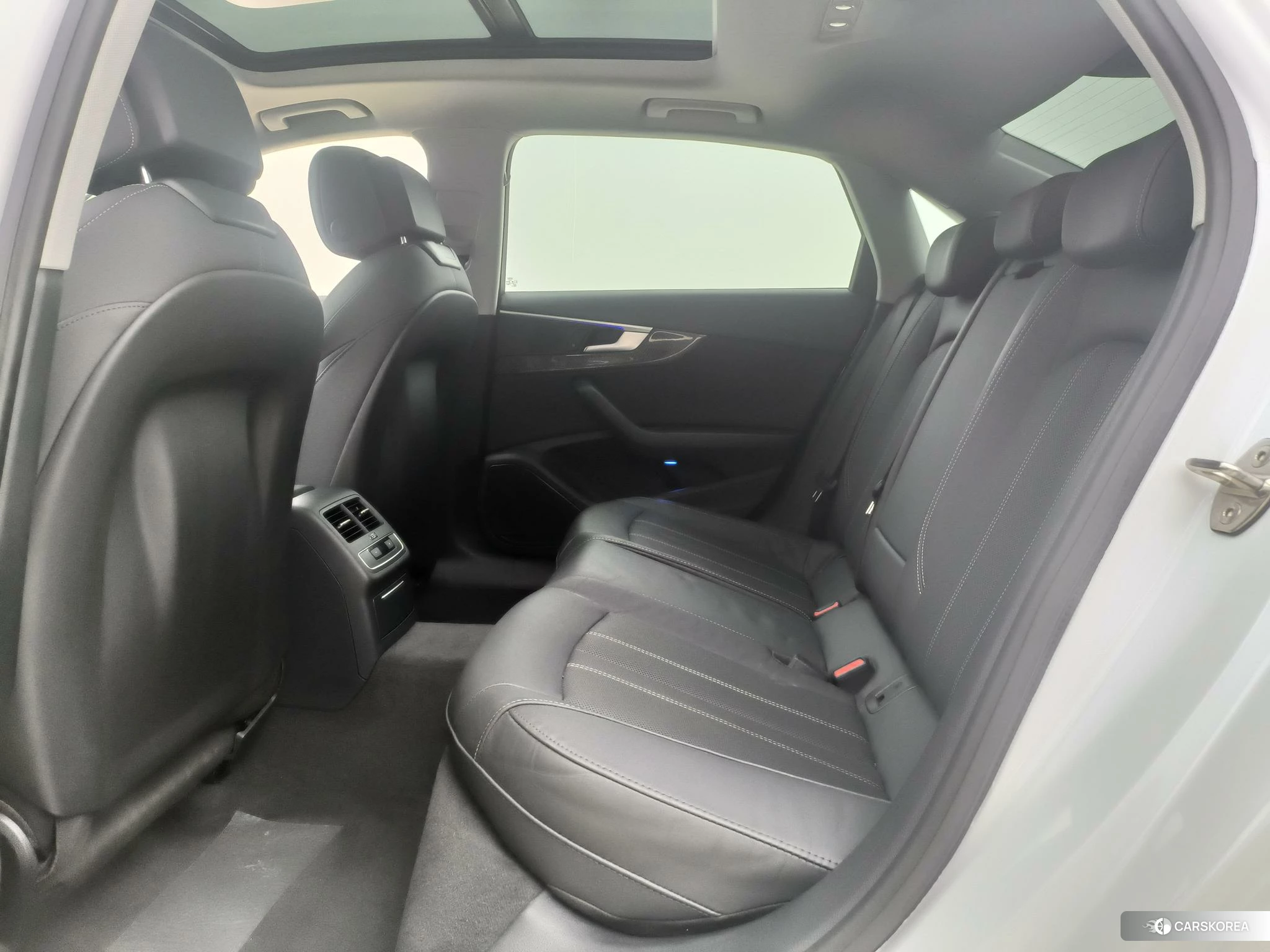 Audi A4L id 4510910 из Китая 13