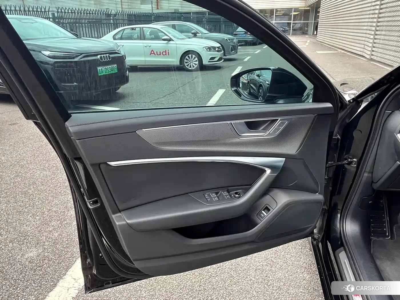 Audi A6L id 4570497 из Китая 16