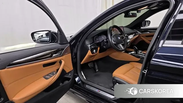 BMW 5 Series (G30) id 3545492 из Кореи 19