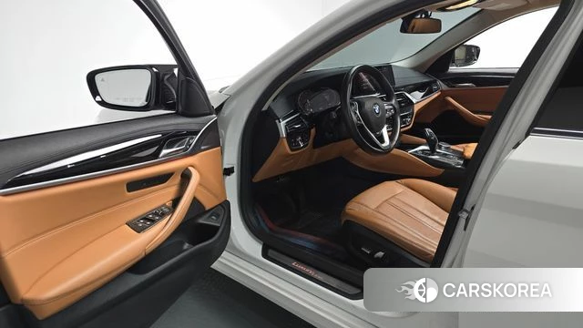 BMW 5 Series (G30) id 4019687 из Кореи 19