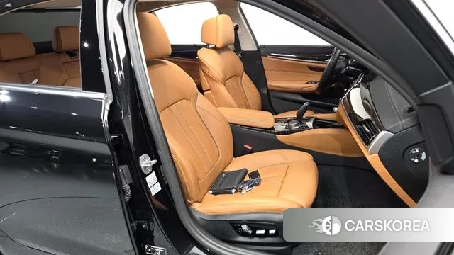 BMW 5 Series (G30) id 3555476 из Кореи 19