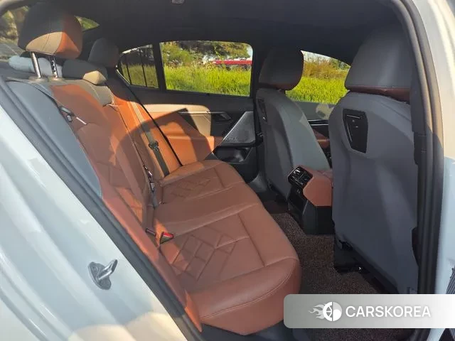 BMW 5 Series (G60) id 3299902 из Кореи 19