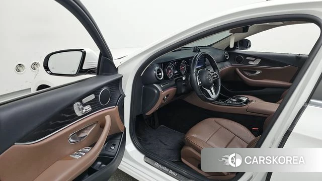 Mercedes-Benz E-Class W213 id 4872971 из Кореи 31