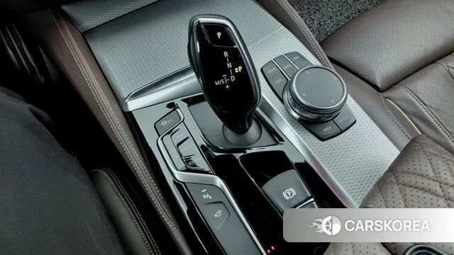 BMW 5 Series (G30) id 3391123 из Кореи 19