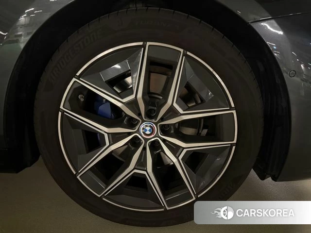 BMW 5 Series (G60) id 4748799 из Кореи 9
