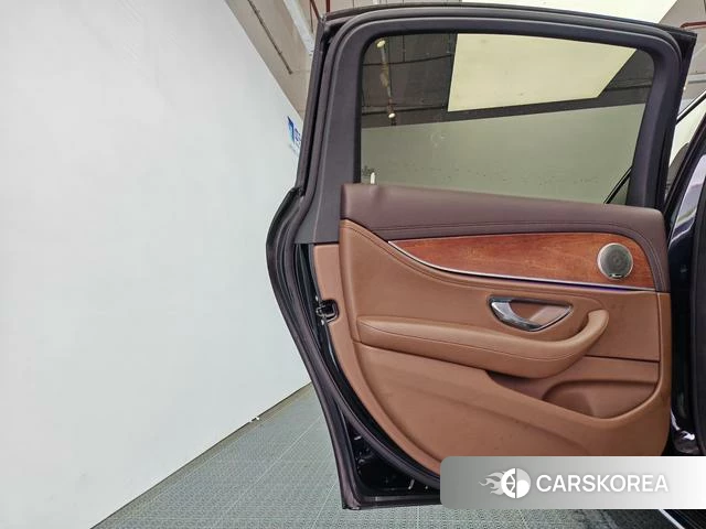 Mercedes-Benz E-class id 4392383 из Китая 19