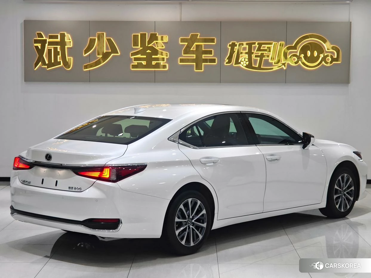Lexus ES id 4499104 из Китая 10