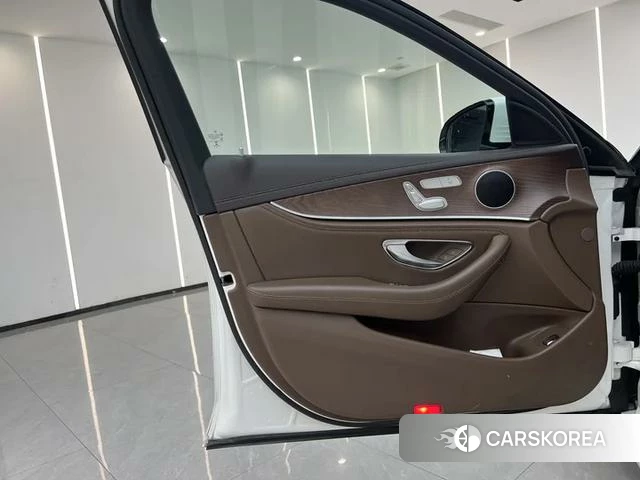 Mercedes-Benz E-class id 4265642 из Китая 14