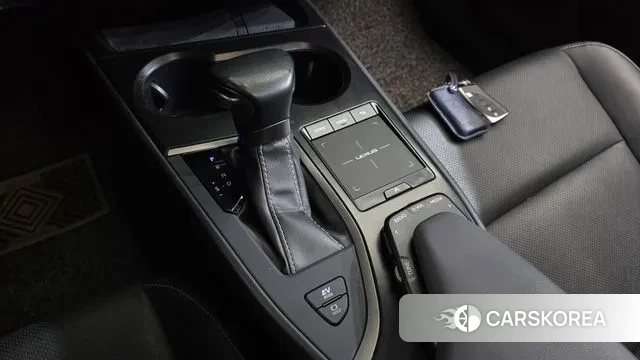 Lexus UX250h id 3601778 из Кореи 19