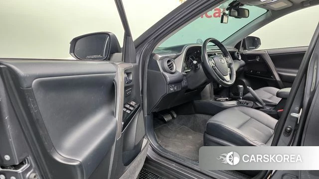 Toyota RAV4 id 4672875 из Кореи 31