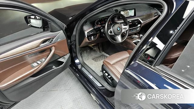 BMW 5 Series (G30) id 4508043 из Кореи 31