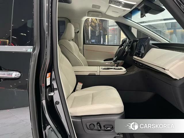Lexus LM id 4258814 из Китая 15