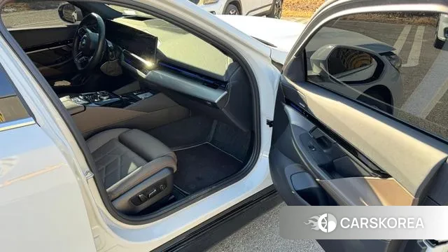 BMW 5 Series (G60) id 3619921 из Кореи 12