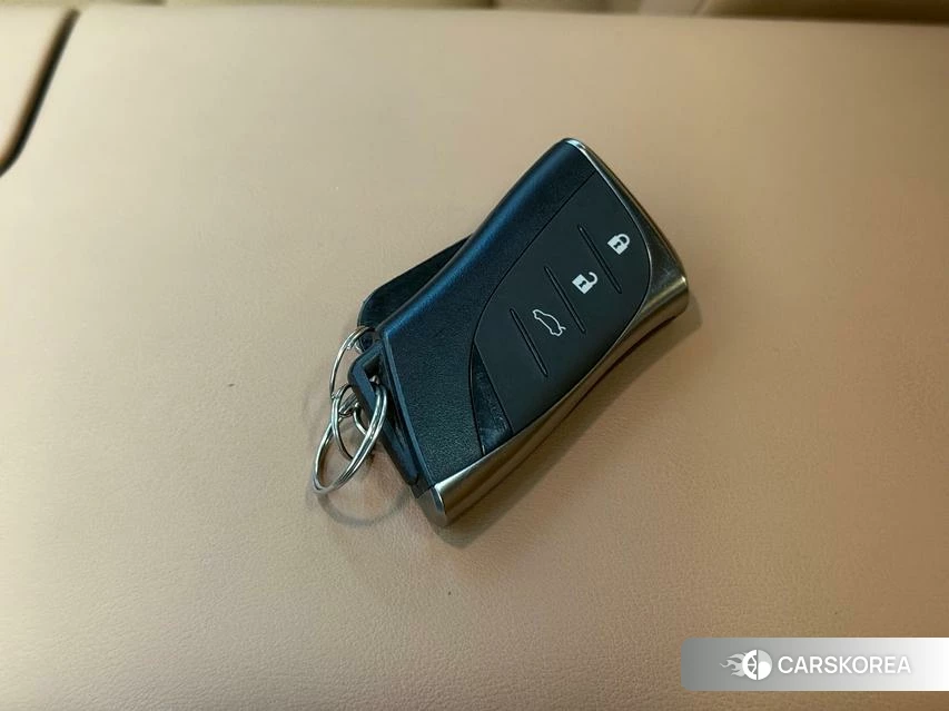Lexus ES id 4512886 из Китая 19