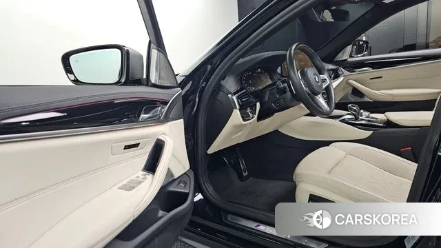 BMW 5 Series (G30) id 3717446 из Кореи 19