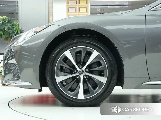 Lexus LS id 4374532 из Китая 21