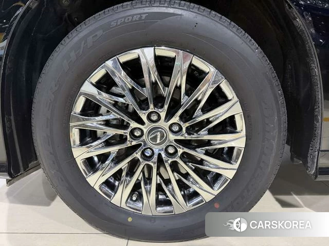 Lexus LM id 4276677 из Китая 14