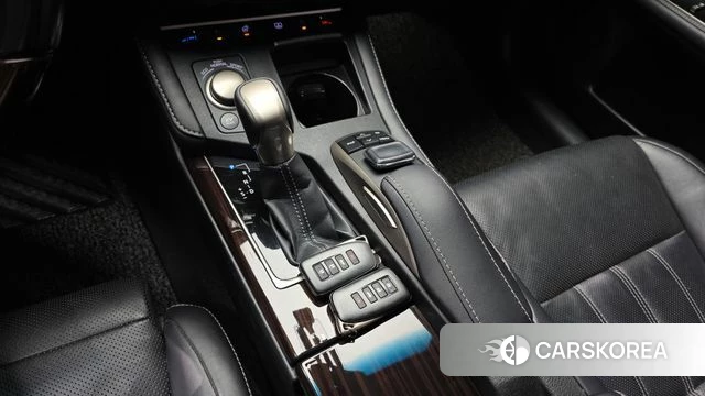 Lexus New ES300h id 3801799 из Кореи 19