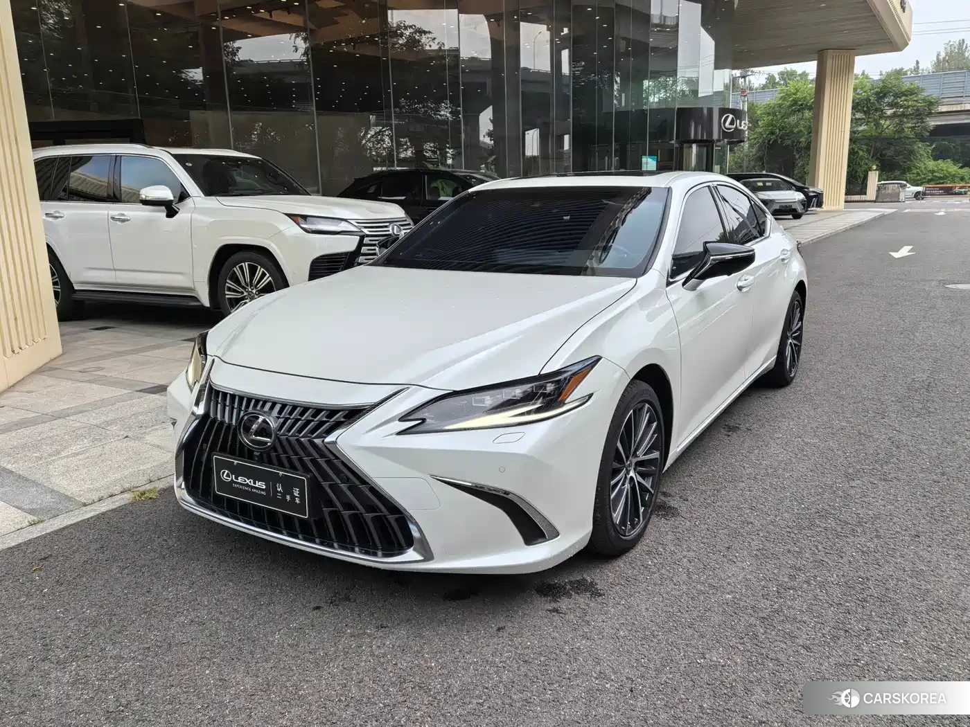 Lexus ES id 4606916 из Китая 9