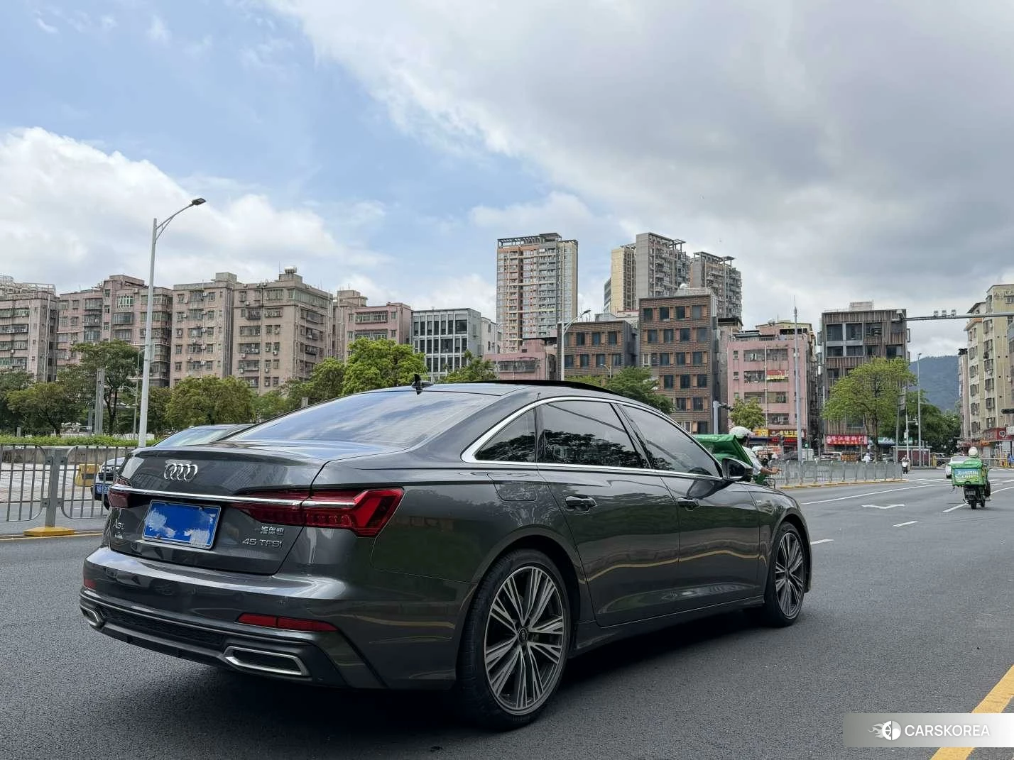 Audi A6L id 4486534 из Китая 9