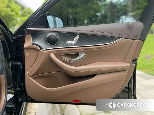 Mercedes-Benz E-class id 4260366 из Китая 19