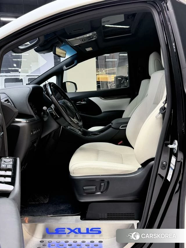 Lexus LM id 4336316 из Китая 14
