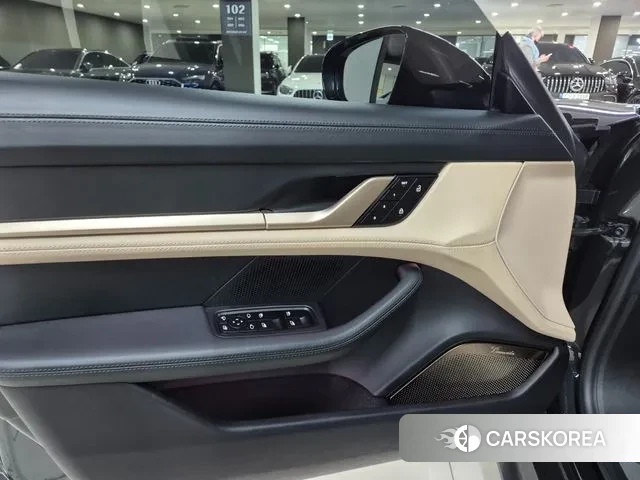 Porsche Taycan id 3685540 из Кореи 19