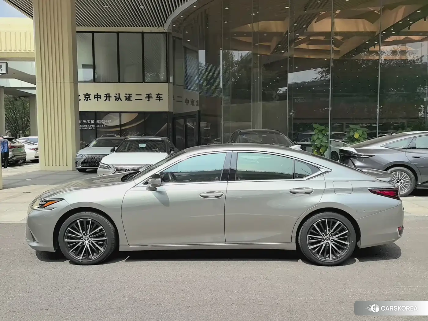 Lexus ES id 4653860 из Китая 9