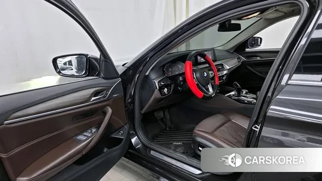 BMW 5 Series (G30) id 3593016 из Кореи 19