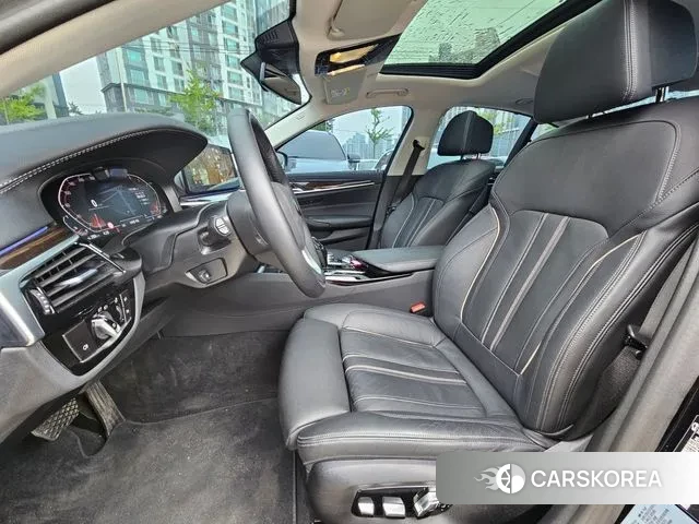 BMW 5 Series (G30) id 3052982 из Кореи 19