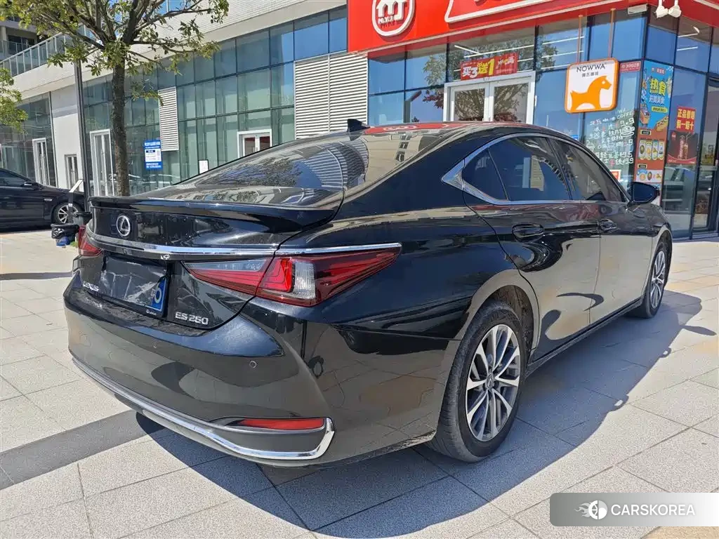 Lexus ES id 4576377 из Китая 9