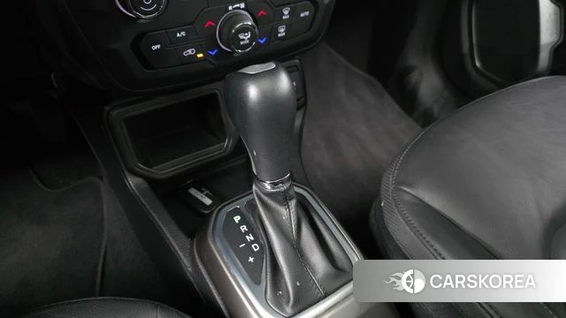 Jeep Renegade id 3853152 из Кореи 19