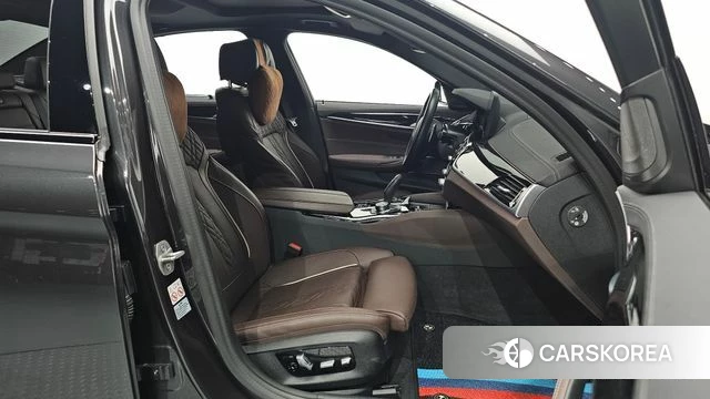 BMW 5 Series (G30) id 4463781 из Кореи 32