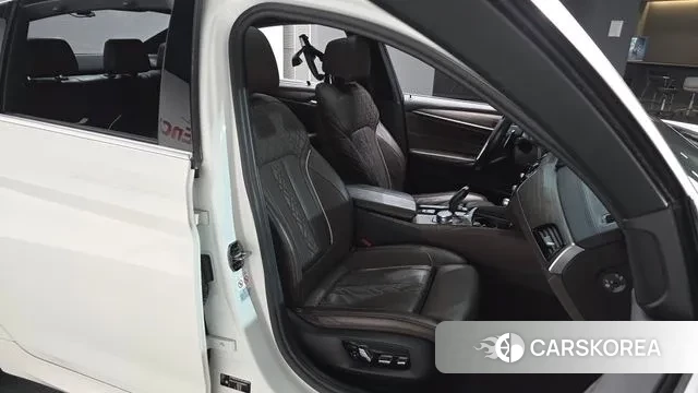 BMW 5 Series (G30) id 3593491 из Кореи 19