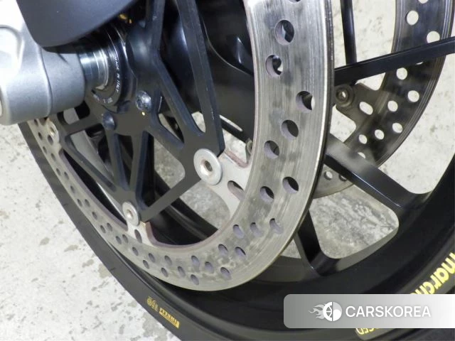 Проданный Ducati PANIGALE V4 S id 3999925 из Японии, фото 23