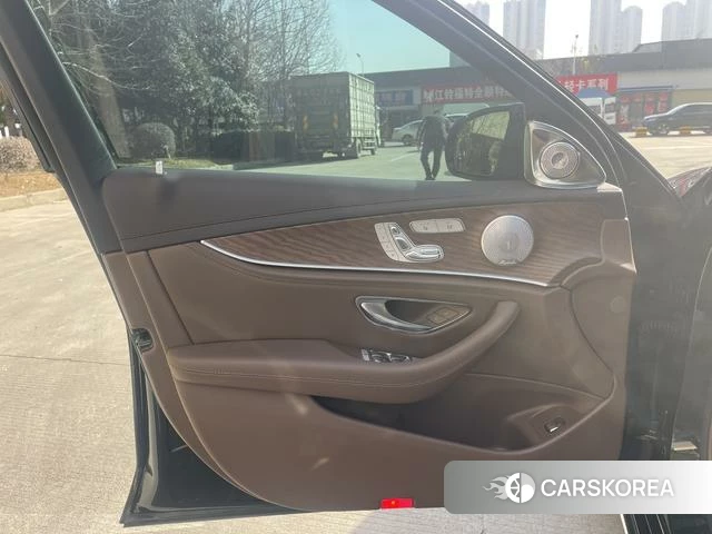Mercedes-Benz E-class id 4265331 из Китая 21