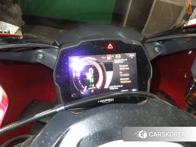 Triumph SPEED TRIPLE 1200 RR id 3946664 из Японии 33
