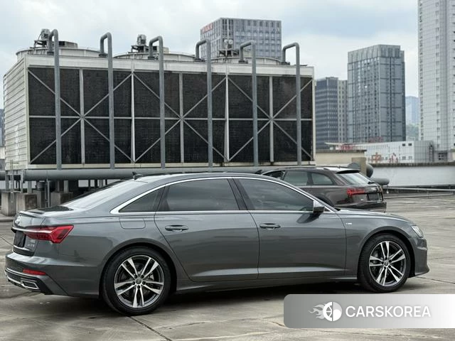 Audi A6L id 4297552 из Китая 12