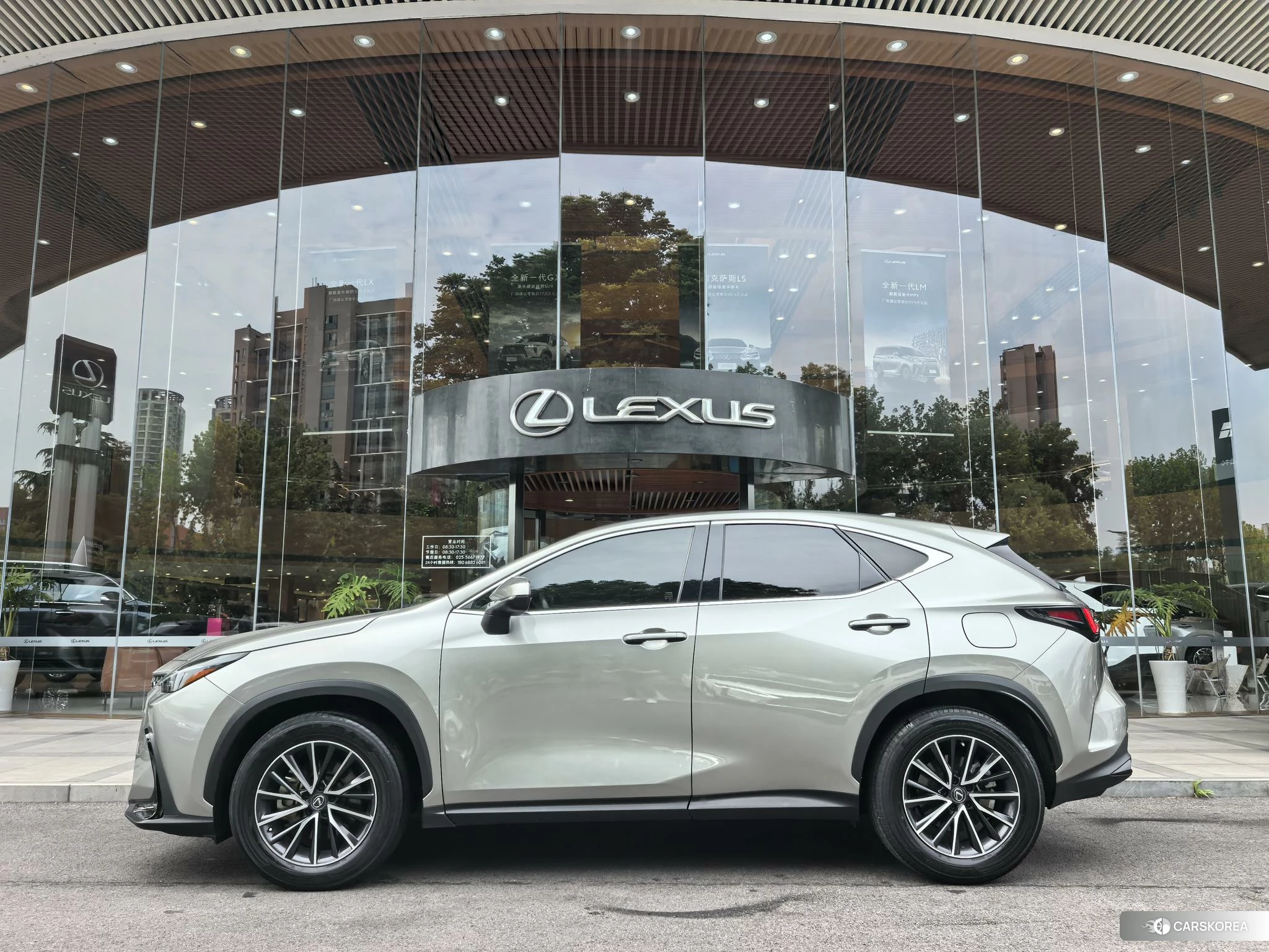 Lexus NX id 4452602 из Китая 16