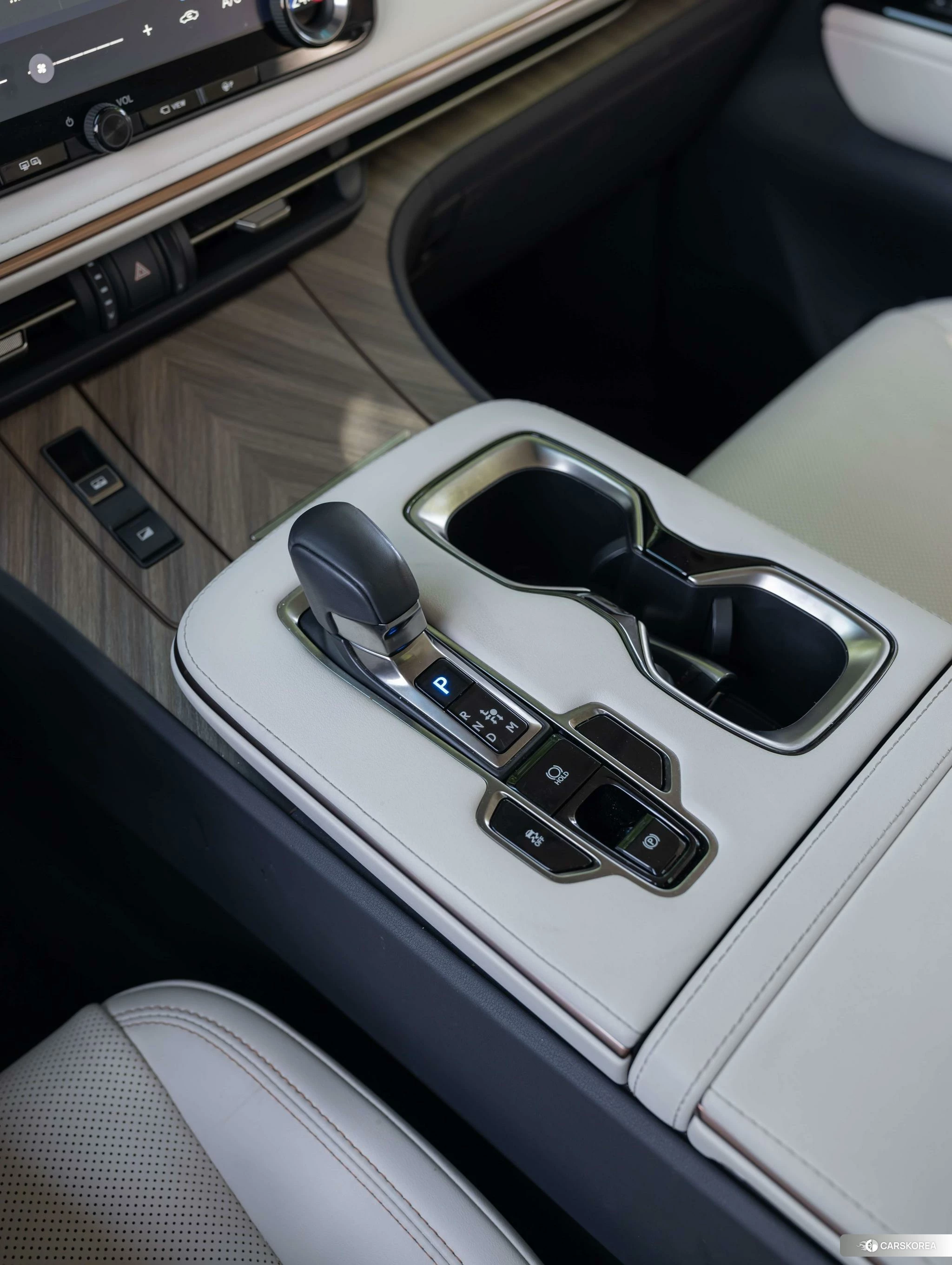 Lexus LM id 4440437 из Китая 22