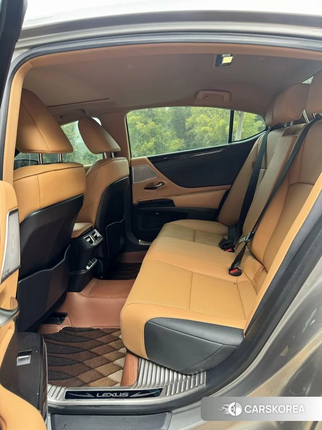 Lexus ES id 4261266 из Китая 11