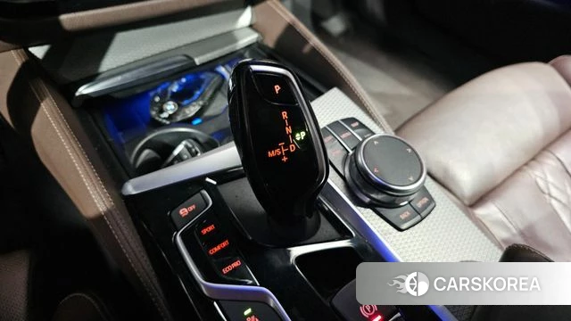 BMW 5 Series (G30) id 3916975 из Кореи 19