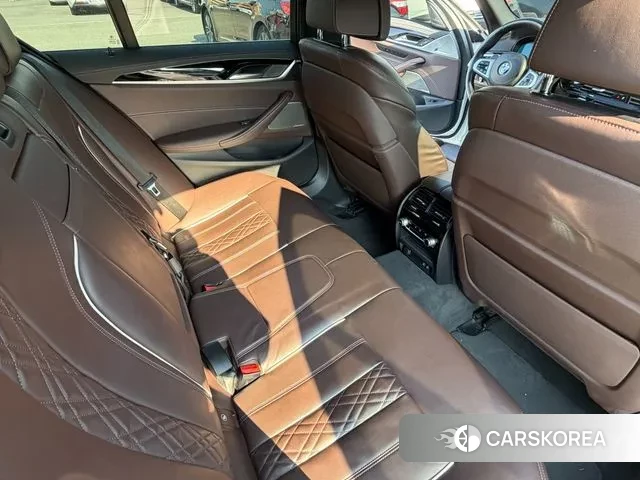 BMW 5 Series (G30) id 3522489 из Кореи 19